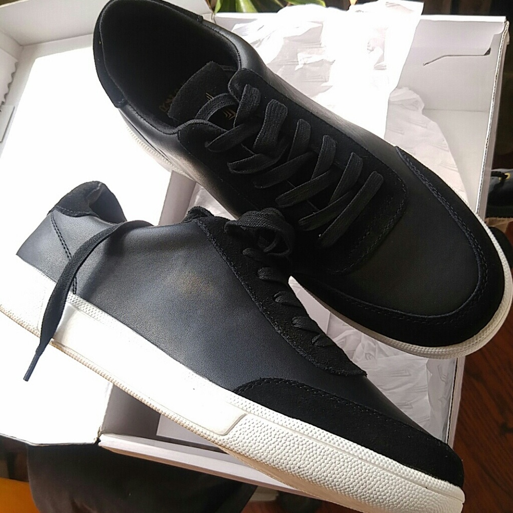 Shoes - Picture 2 of 8